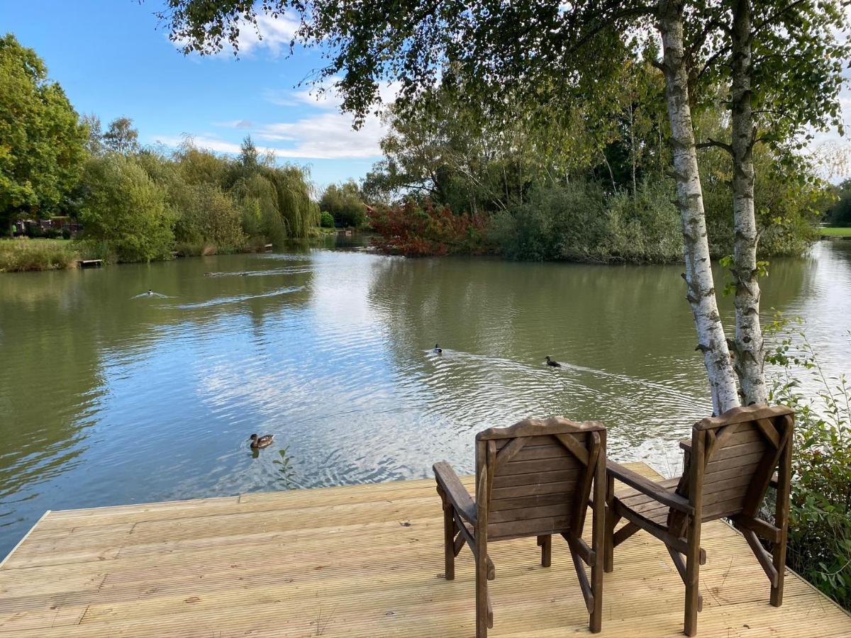 Widgeon Bespoke Cabin Is Lakeside With Private Fishing Peg, Hot Tub Situated At Tattershall Lakes Country Park מראה חיצוני תמונה